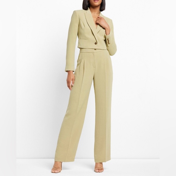 NWT Peak Lapel One Button Cropped Blazer - Medium - Picture 2 of 7